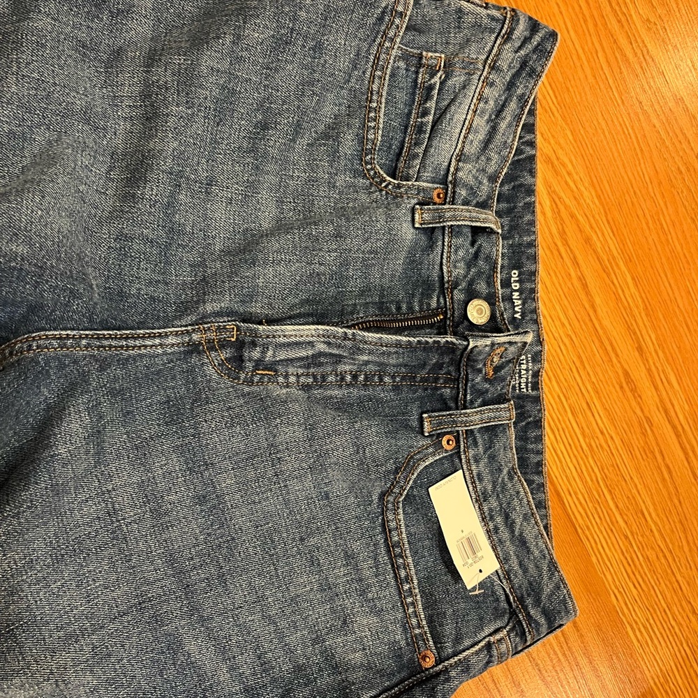 NWT Old Navy Medium Wash Straight Jeans - Picture 2 of 6
